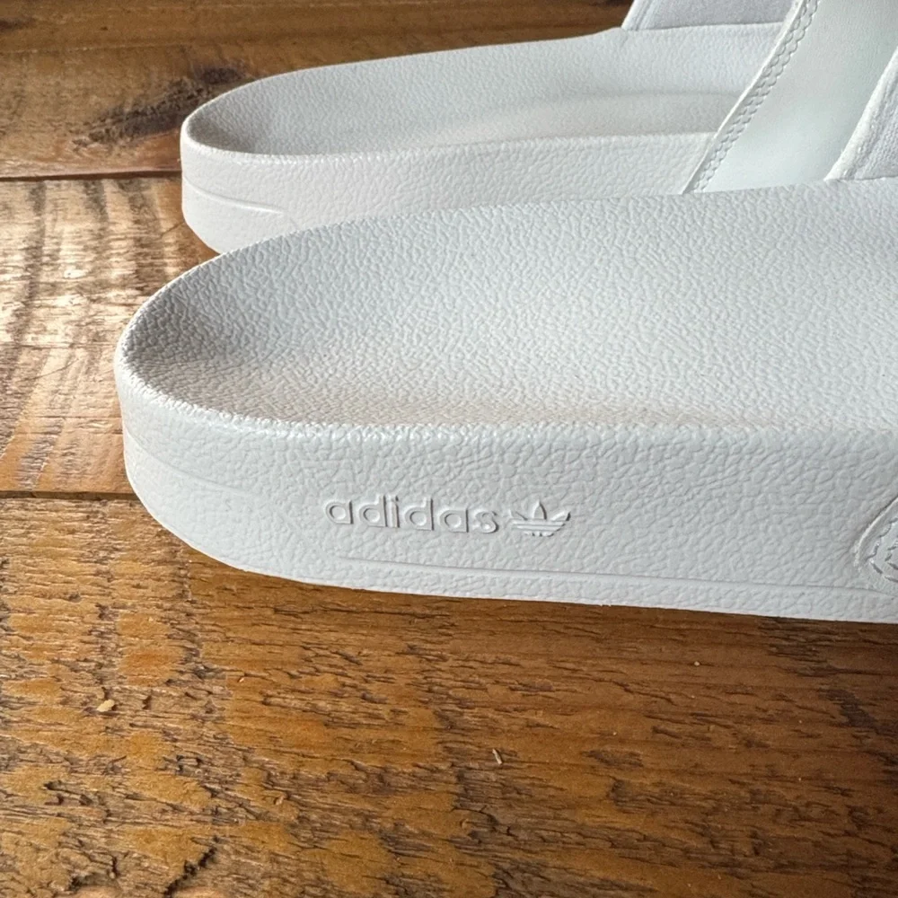 Adidas Adilette Lite men’s slide sandals Size 13 White and black New with tag